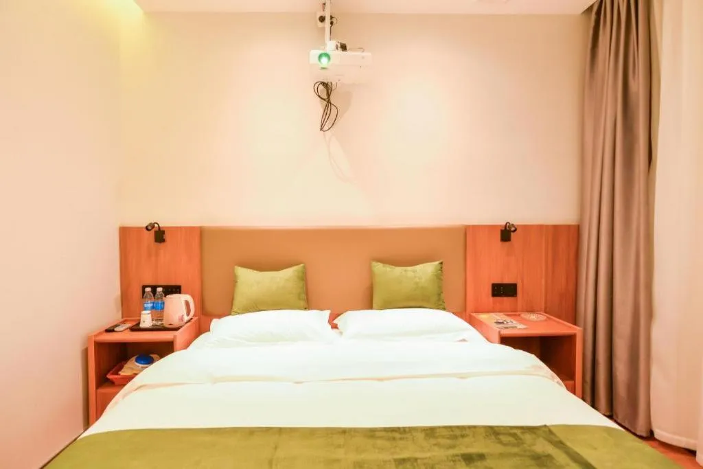 Bed in GreenTree Inn Express Lanzhou West Passenger Station Lanzhou Center