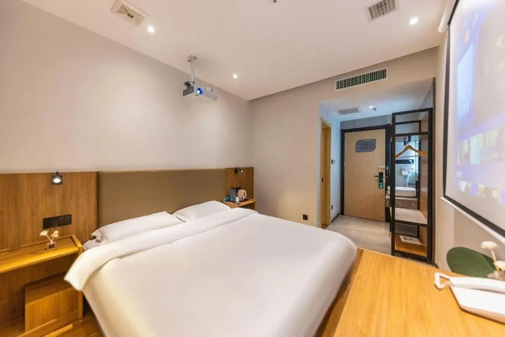 Bed in GreenTree Inn Express Lanzhou West Passenger Station Lanzhou Center