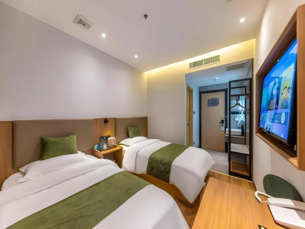 Bed in GreenTree Inn Express Lanzhou West Passenger Station Lanzhou Center