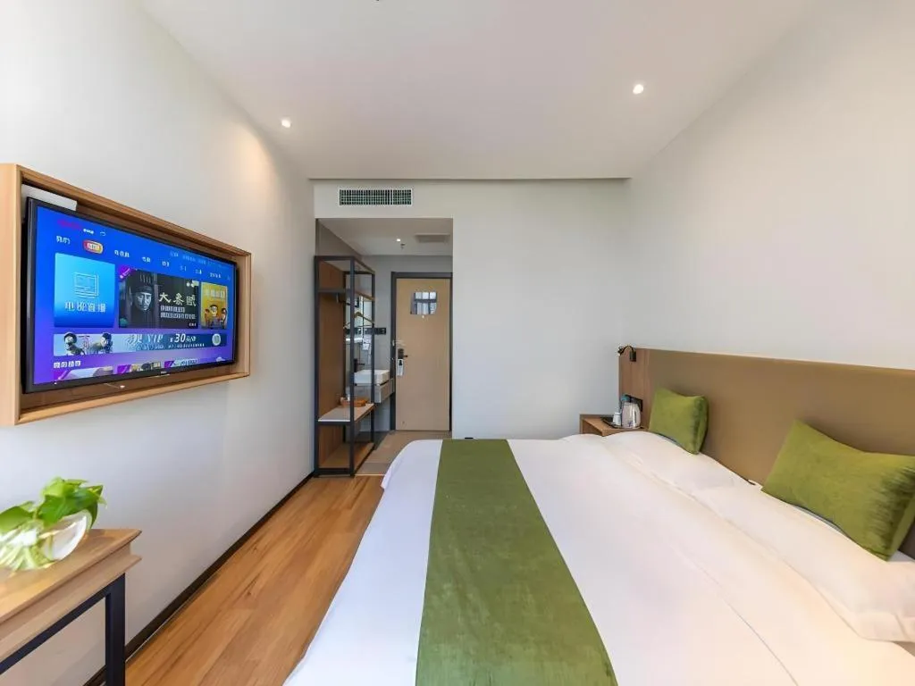 Bed in GreenTree Inn Express Lanzhou West Passenger Station Lanzhou Center