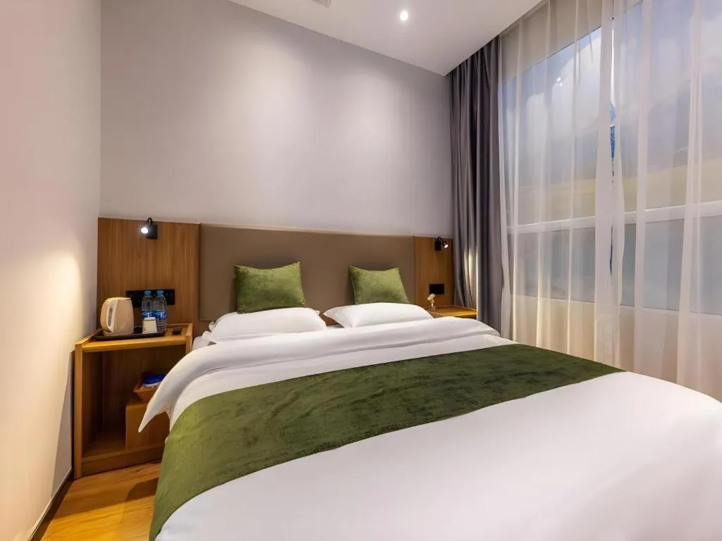 Bed in GreenTree Inn Express Lanzhou West Passenger Station Lanzhou Center