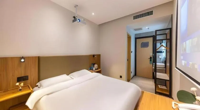 Bed in GreenTree Inn Express Lanzhou West Passenger Station Lanzhou Center