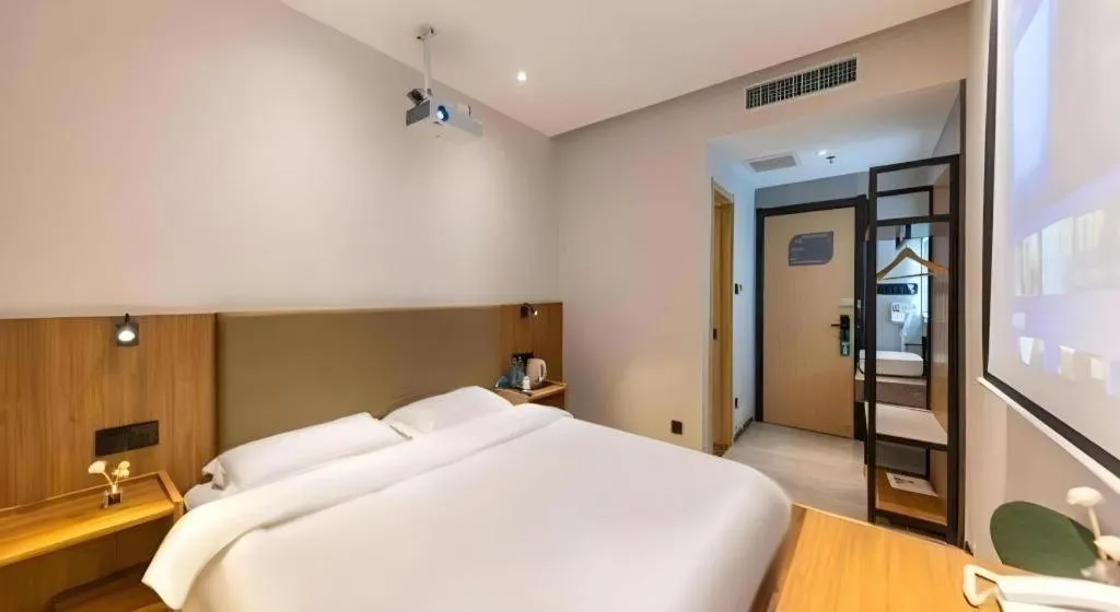 Bed in GreenTree Inn Express Lanzhou West Passenger Station Lanzhou Center