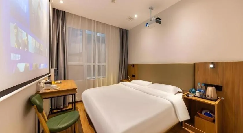 Bed in GreenTree Inn Express Lanzhou West Passenger Station Lanzhou Center