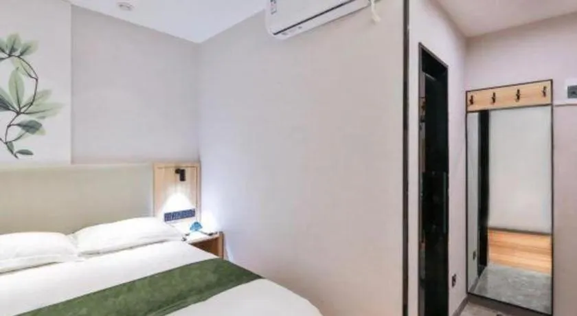 Bed in GreenTree Inn Express Beijing Dongcheng District Beixinqiao Metro Station Gui Street