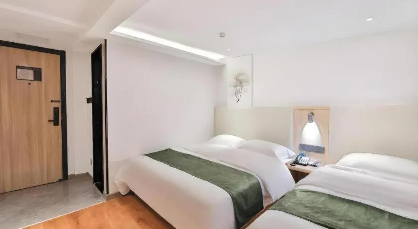Bed in GreenTree Inn Express Beijing Dongcheng District Beixinqiao Metro Station Gui Street
