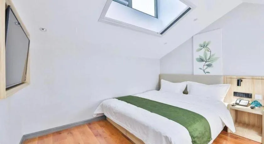 Bed in GreenTree Inn Express Beijing Dongcheng District Beixinqiao Metro Station Gui Street