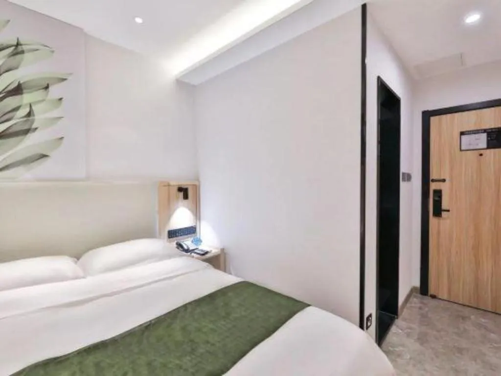 Bed in GreenTree Inn Express Beijing Dongcheng District Beixinqiao Metro Station Gui Street