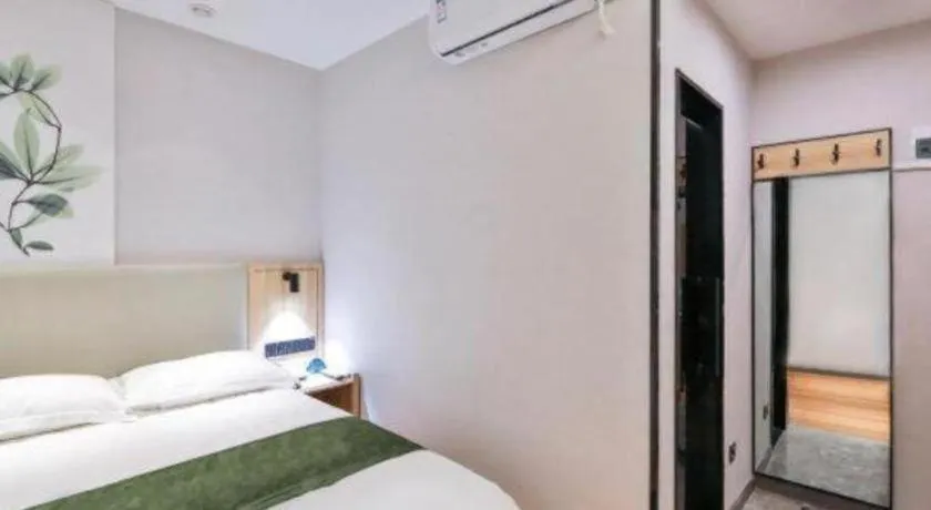 Bed in GreenTree Inn Express Beijing Dongcheng District Beixinqiao Metro Station Gui Street