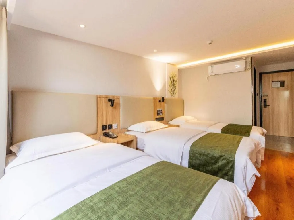 Bed in GreenTree Inn Express Beijing Dongcheng District Beixinqiao Metro Station Gui Street