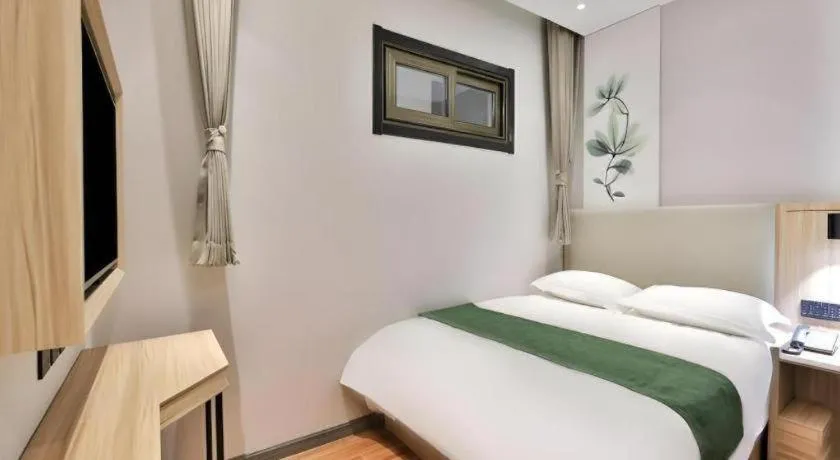Bed in GreenTree Inn Express Beijing Dongcheng District Beixinqiao Metro Station Gui Street
