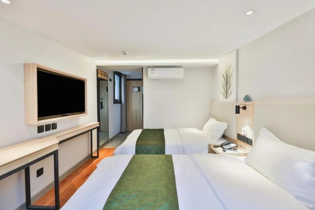 Bed in GreenTree Inn Express Beijing Dongcheng District Beixinqiao Metro Station Gui Street