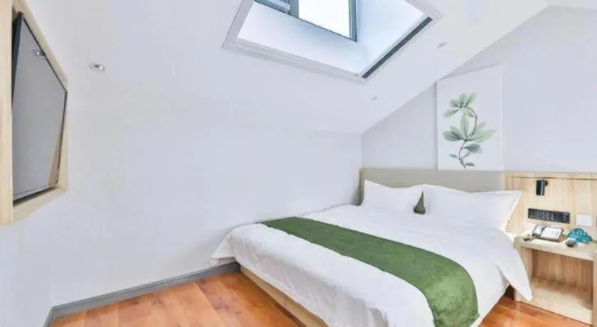 Bed in GreenTree Inn Express Beijing Dongcheng District Beixinqiao Metro Station Gui Street