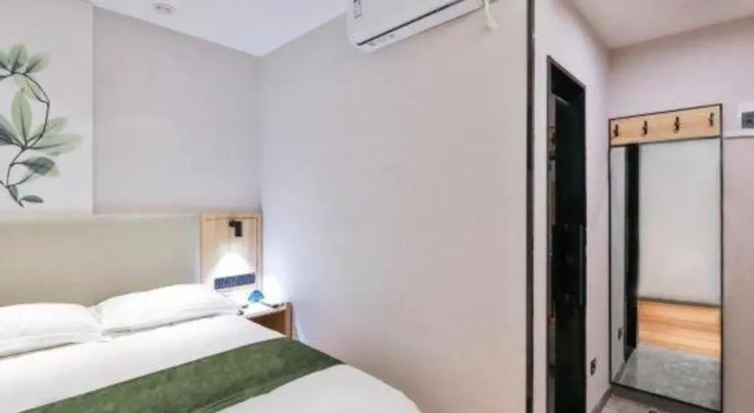 Bed in GreenTree Inn Express Beijing Dongcheng District Beixinqiao Metro Station Gui Street