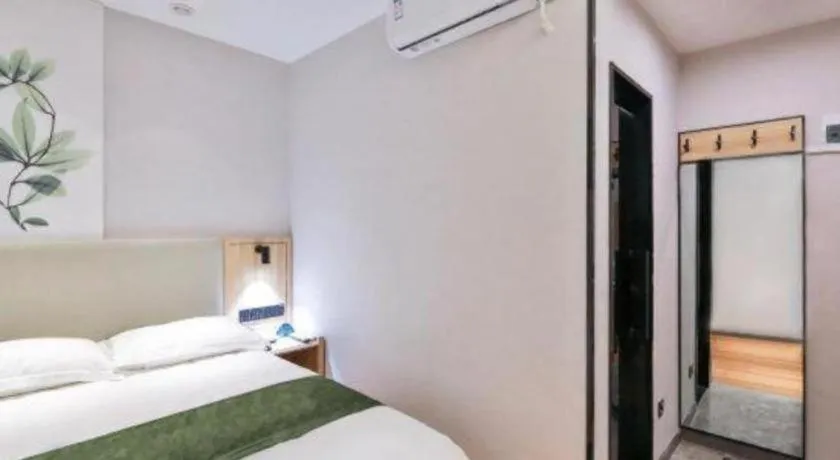Bed in GreenTree Inn Express Beijing Dongcheng District Beixinqiao Metro Station Gui Street