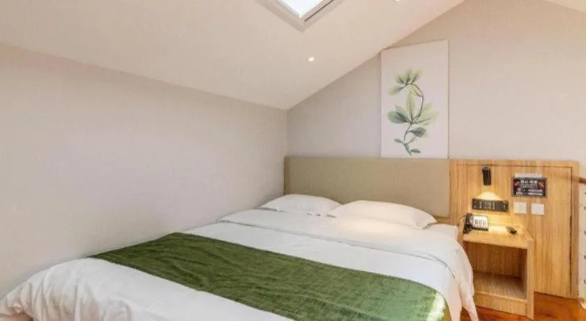 Bed in GreenTree Inn Express Beijing Dongcheng District Beixinqiao Metro Station Gui Street