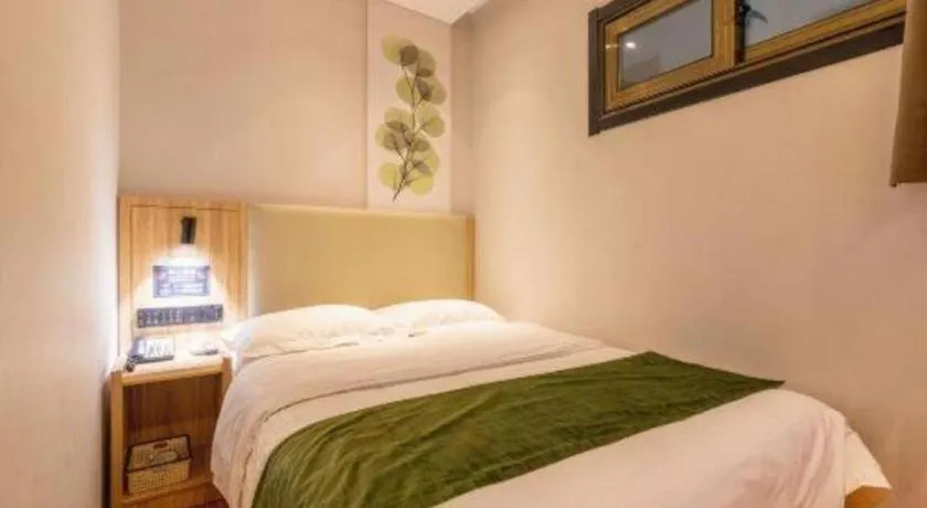 Bed in GreenTree Inn Express Beijing Dongcheng District Beixinqiao Metro Station Gui Street