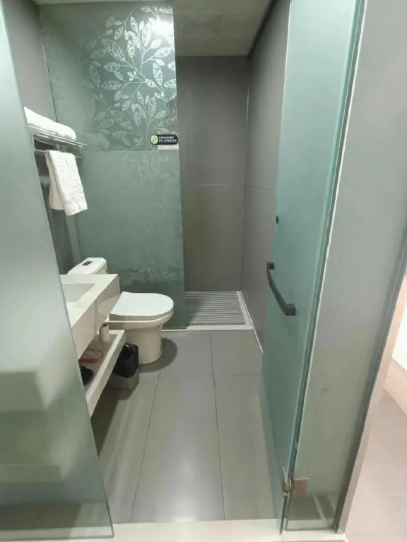 Super 8 Hotel Dingzhou Chongwen Street