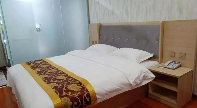 Bed in Super 8 Hotel Dingzhou Chongwen Street
