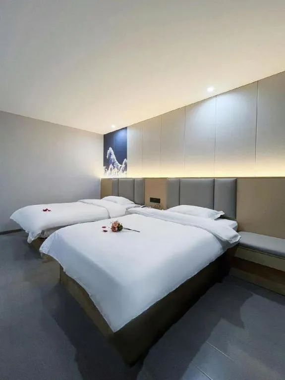 Bed in Super 8 Hotel Dingzhou Chongwen Street
