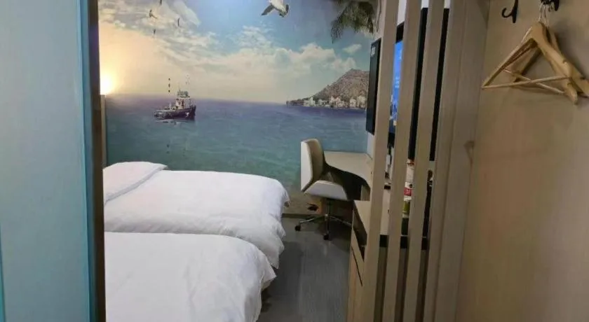 Bed in Super 8 Hotel Dingzhou Chongwen Street