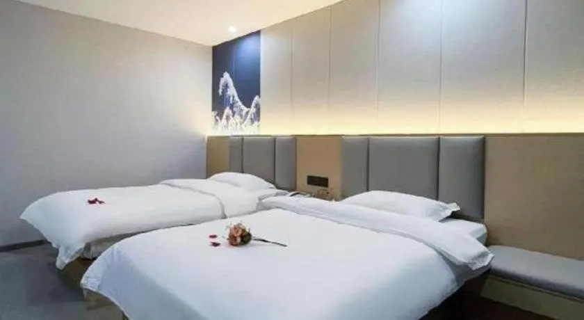 Bed in Super 8 Hotel Dingzhou Chongwen Street