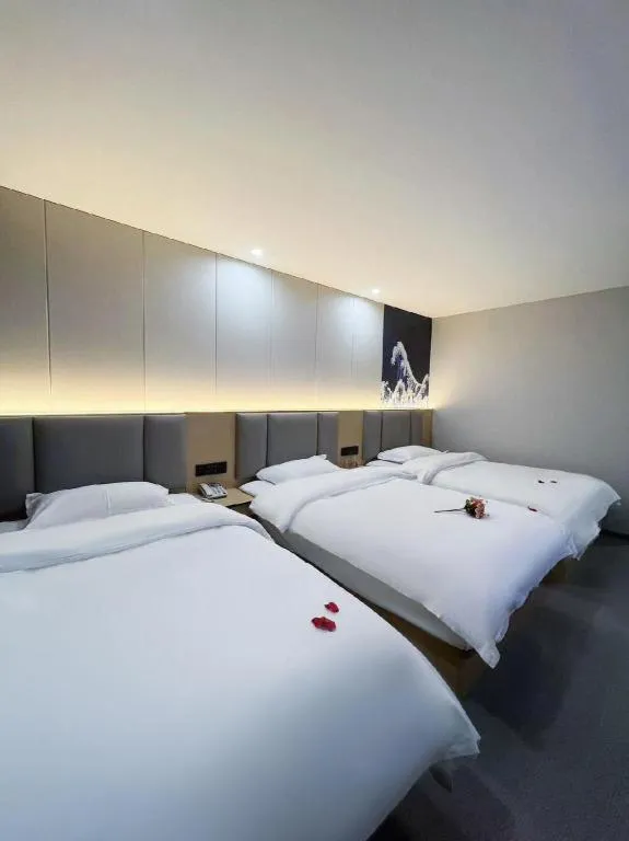 Bed in Super 8 Hotel Dingzhou Chongwen Street