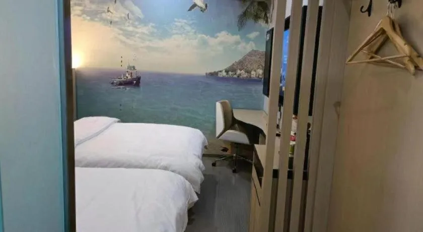 Bed in Super 8 Hotel Dingzhou Chongwen Street