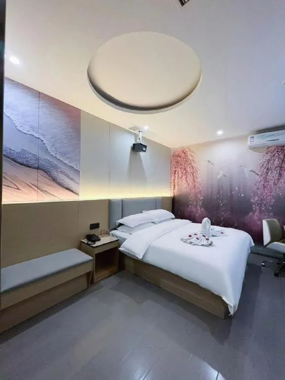 Bed in Super 8 Hotel Dingzhou Chongwen Street