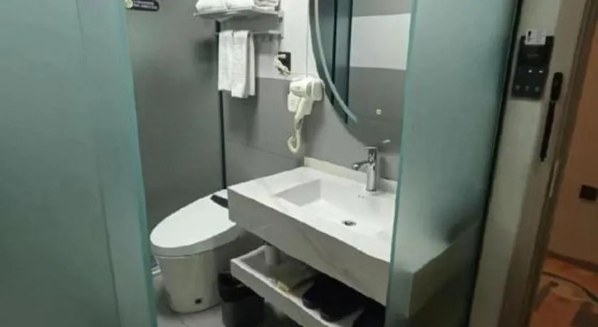 Super 8 Hotel Dingzhou Chongwen Street