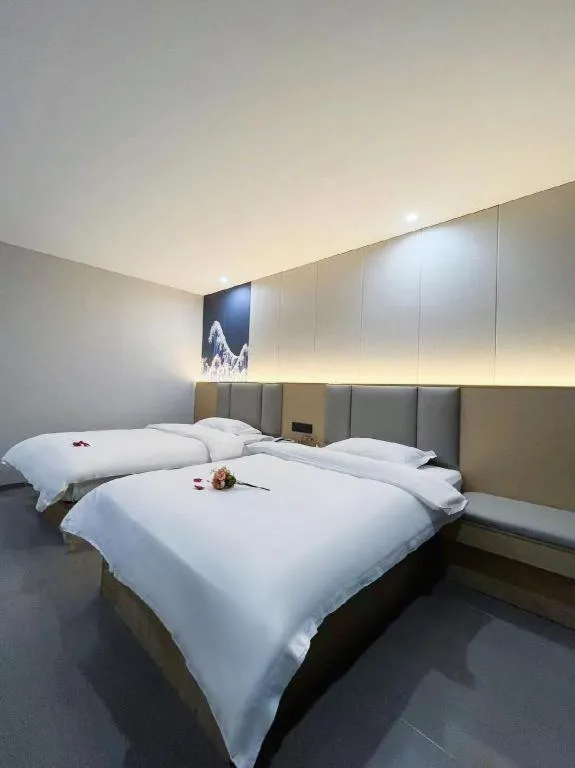 Bed in Super 8 Hotel Dingzhou Chongwen Street