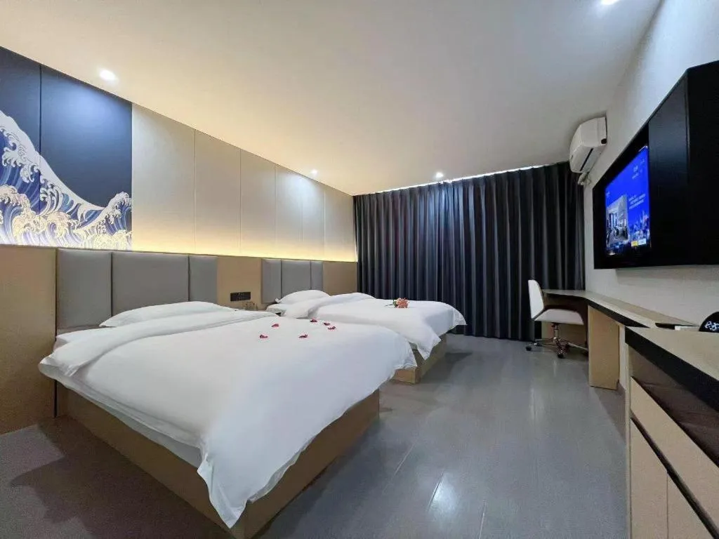 Bed in Super 8 Hotel Dingzhou Chongwen Street