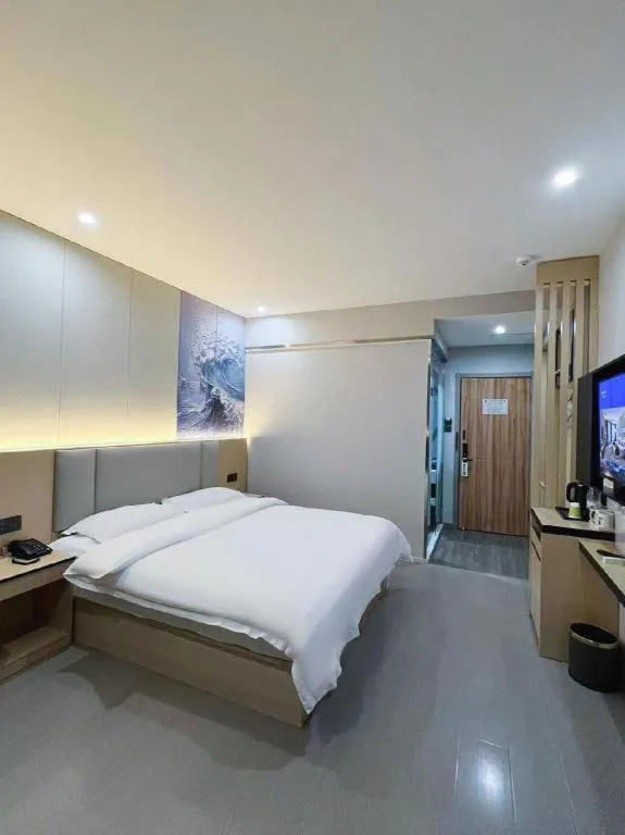 Bed in Super 8 Hotel Dingzhou Chongwen Street