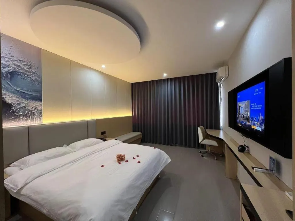Bed in Super 8 Hotel Dingzhou Chongwen Street