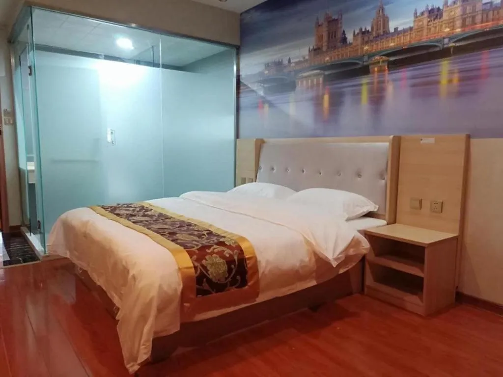 Bed in Super 8 Hotel Dingzhou Chongwen Street