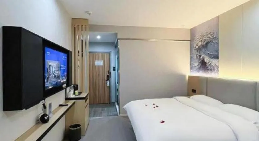 Bed in Super 8 Hotel Dingzhou Chongwen Street