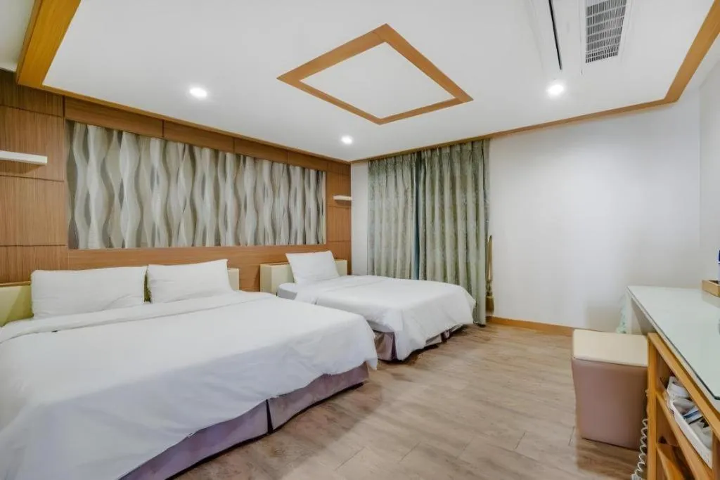 Bed in Gangneung Four Season Hotel and Pension