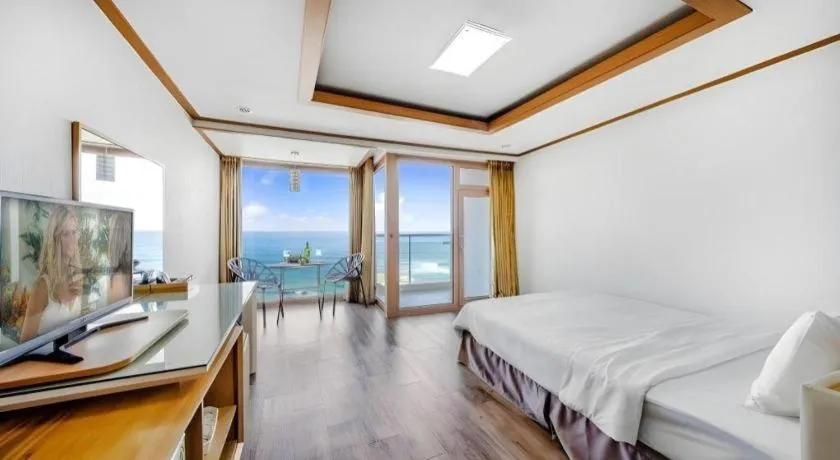 Bed in Gangneung Four Season Hotel and Pension