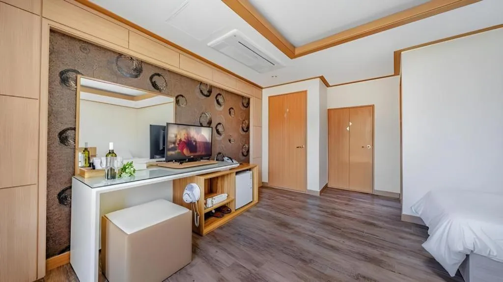 Bed in Gangneung Four Season Hotel and Pension