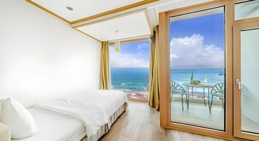 Bed in Gangneung Four Season Hotel and Pension