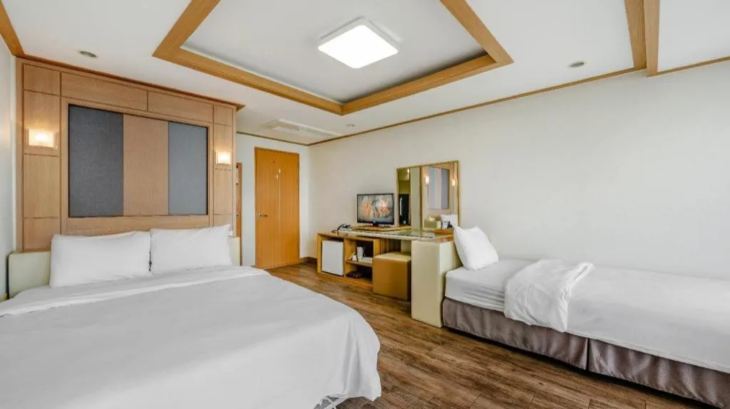 Bed in Gangneung Four Season Hotel and Pension