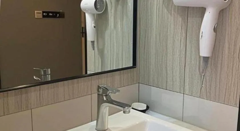 Thank Inn Guizhou Bijie Qianxi County High-Speed Railway Station