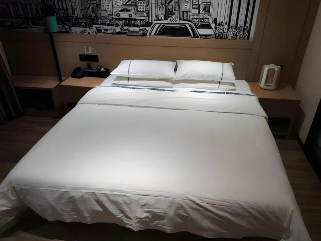 Bed in City Comfort Inn Hotel Dongguan Humen Pedestrian Street