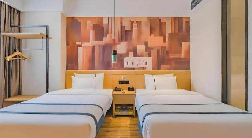 Bed in City Comfort Inn Hotel Dongguan Humen Pedestrian Street