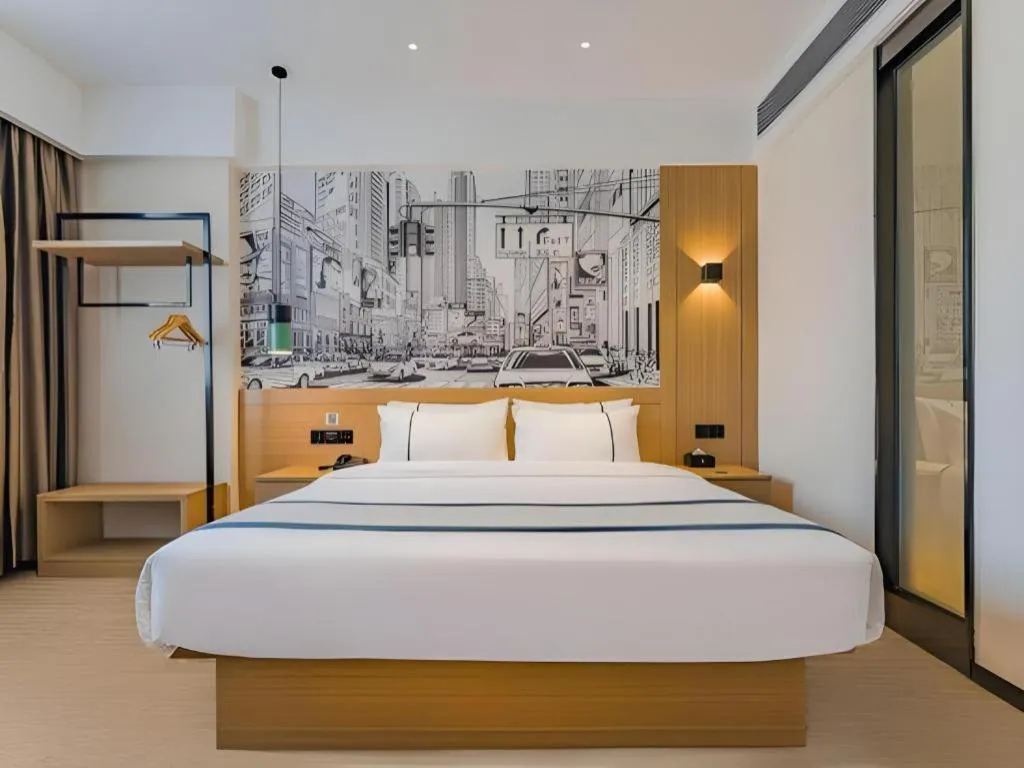 Bed in City Comfort Inn Hotel Dongguan Humen Pedestrian Street