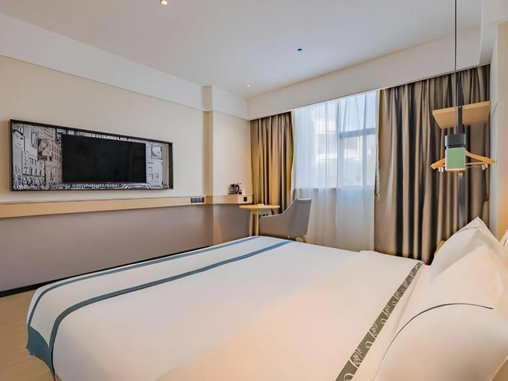 Bed in City Comfort Inn Hotel Dongguan Humen Pedestrian Street