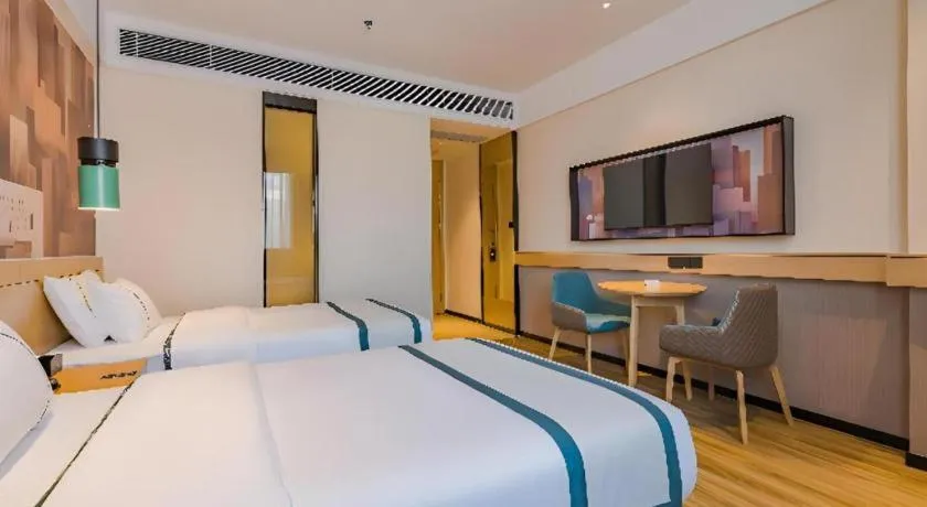 Bed in City Comfort Inn Hotel Dongguan Humen Pedestrian Street