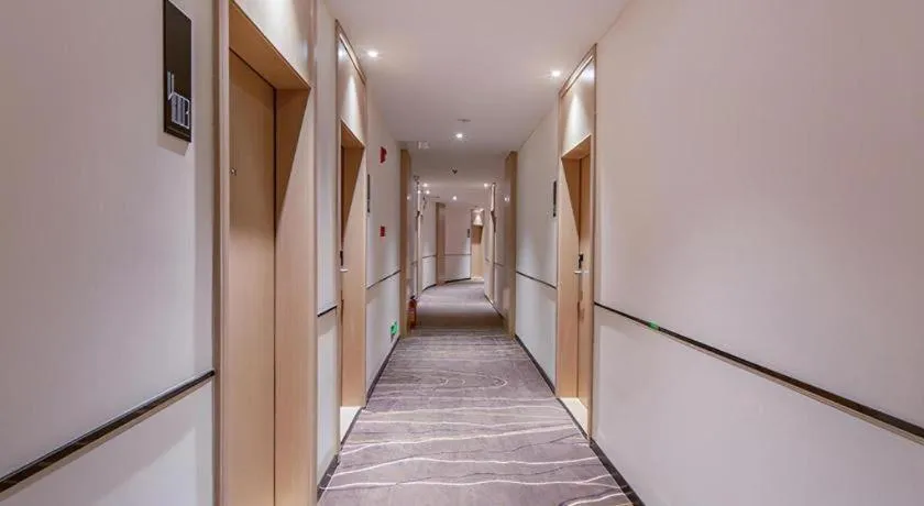 Bed in City Comfort Inn Fangchenggang Government Affairs Center