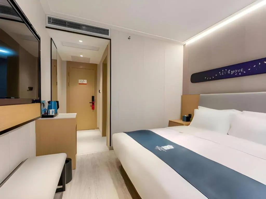 Bed in Echarm Hotel Shanghai North Bund Tilanqiao Metro Station