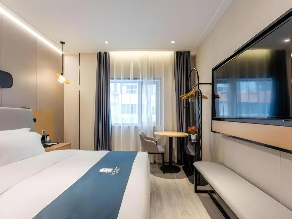 Bed in Echarm Hotel Shanghai North Bund Tilanqiao Metro Station